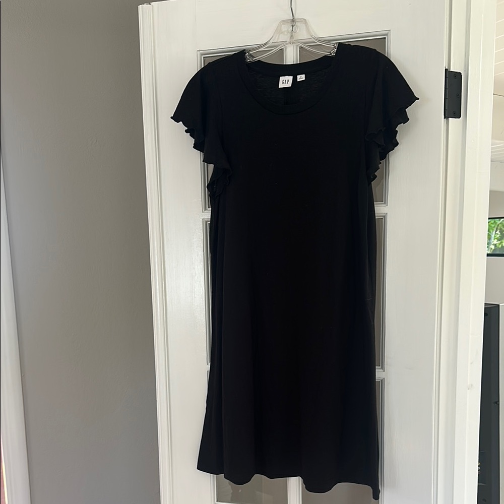 GAP black ruffled sleeve sundress